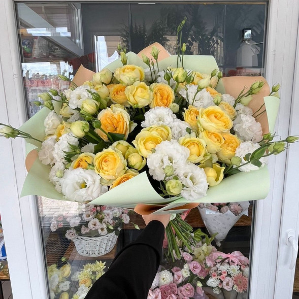 Букет из кустовых роз и эустом «Солнечное утро»  в Красногвардейском