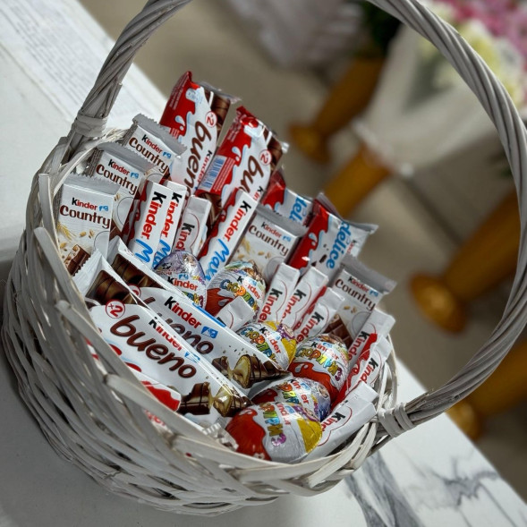 Корзина из сладостей Киндер в Красногвардейском