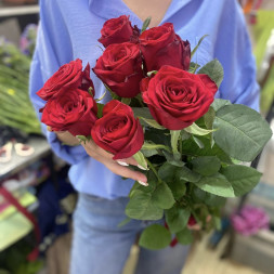 Букет 7 красных роз