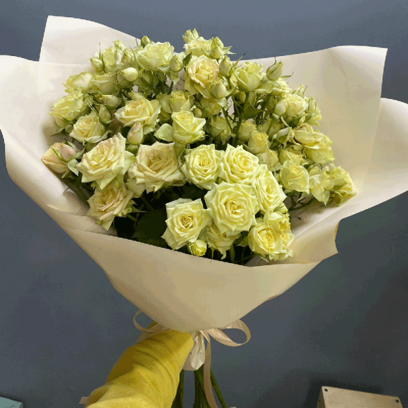 7 кремовых кустовых роз в Красногвардейском