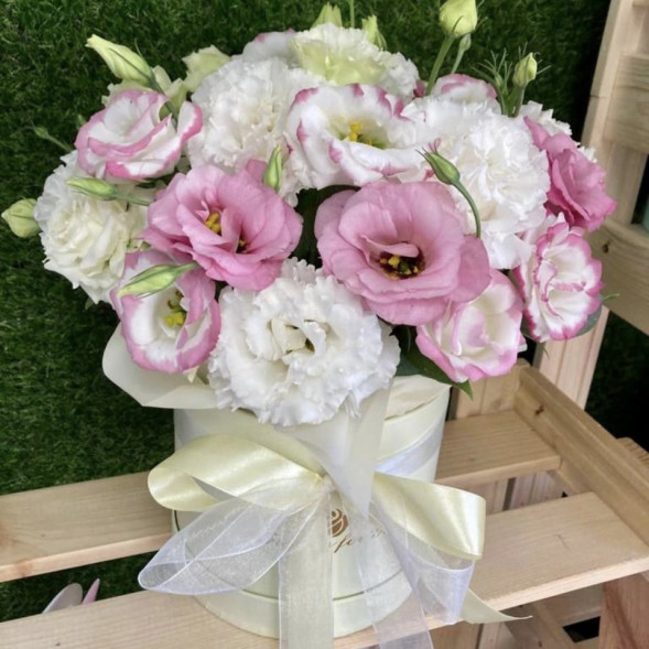 Коробочка с эустомами в Красногвардейском