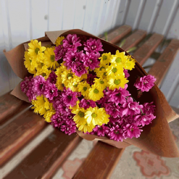 Букет 7 жёлтых и розовых хризантем микс в Красногвардейском