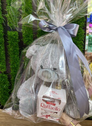 Плюшевый мишка и Raffaello