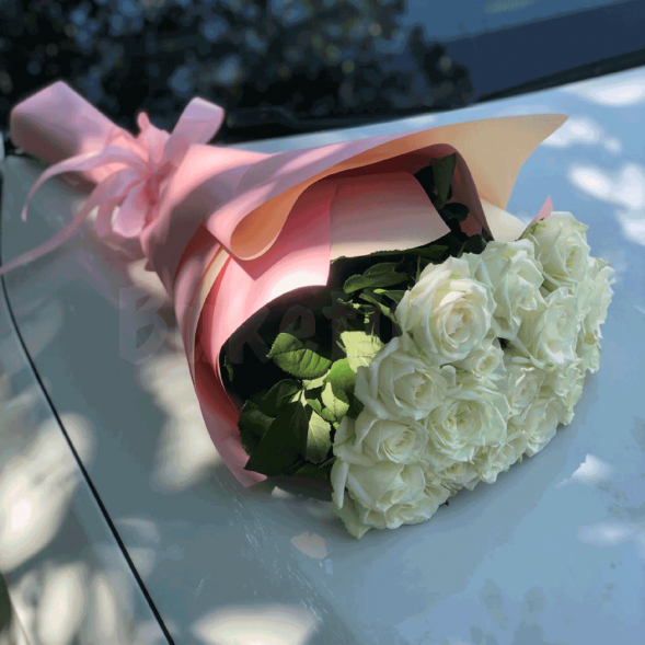 15 белых роз, лента в Красногвардейском