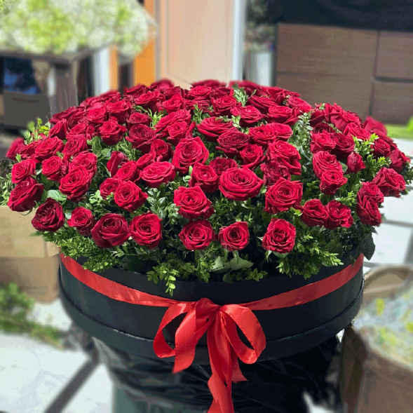 101 красная роза в шляпной коробке в Красногвардейском