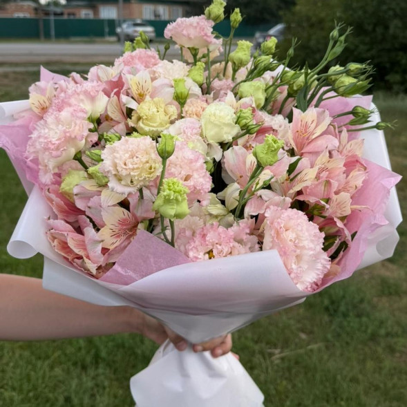 Букет из альстромерий и эустом Зефирное настроение в Красногвардейском